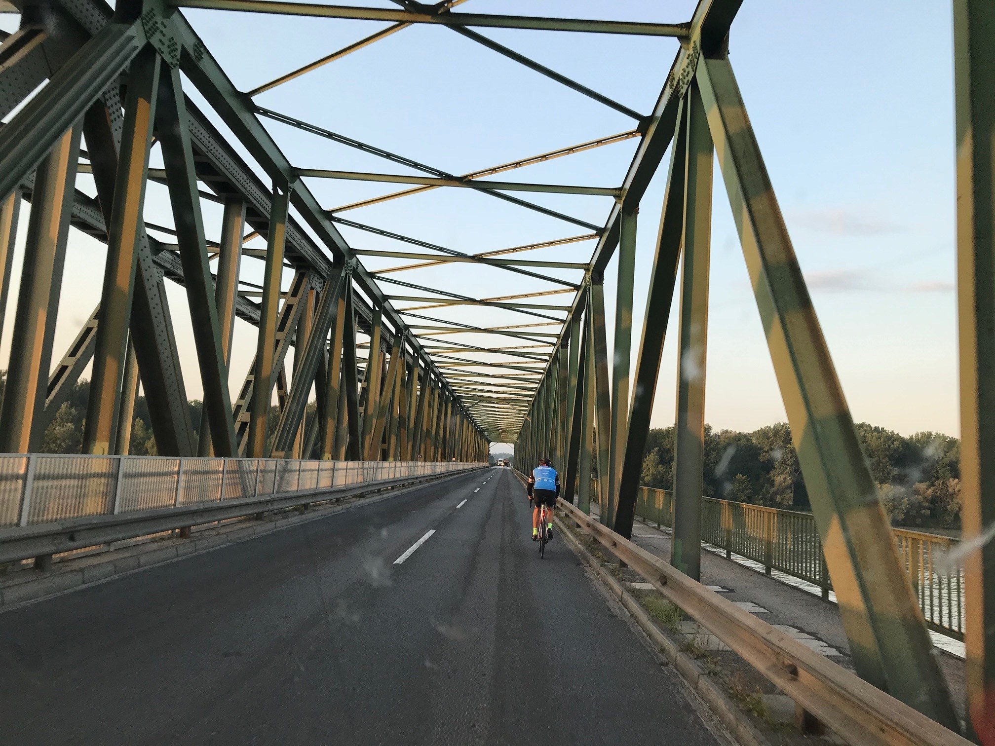Uwe Schork - Sonnenaufgang Donaubrücke vor Enns - km 300 - RAA Challenge 2021 - 2timesU
