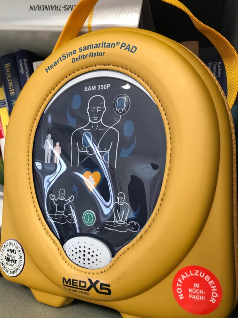 Defibrillator im SportsLab,Freinsheim